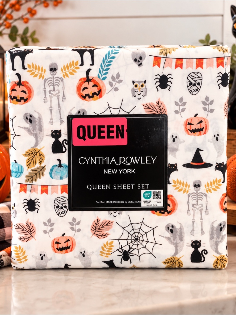 NWT Cynthia Rowley Halloween queen sheet set with black and orange accents.